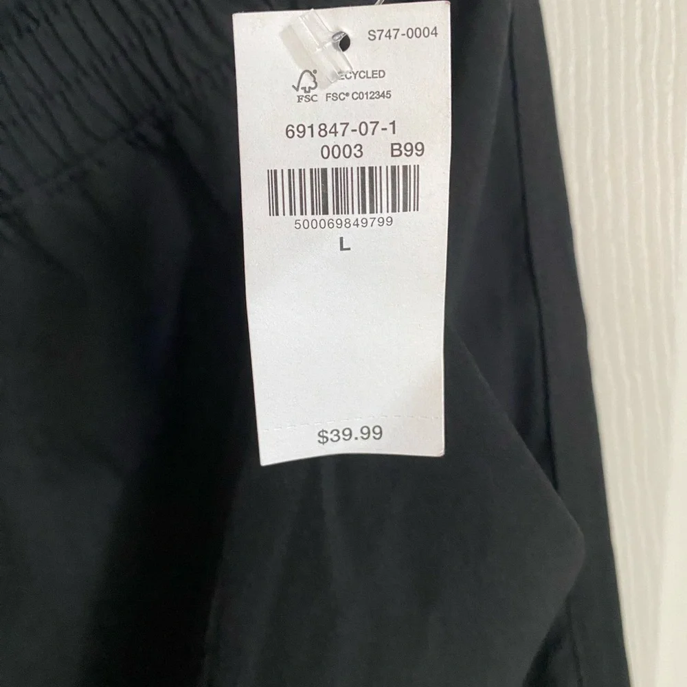 NWT Women’s Old Navy cargo active pants size L in Black - Picture 2 of 7